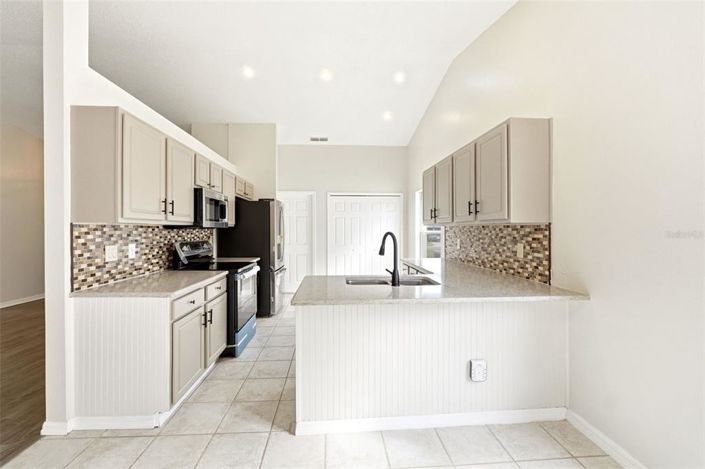 Image No.16-4 Bed House for sale