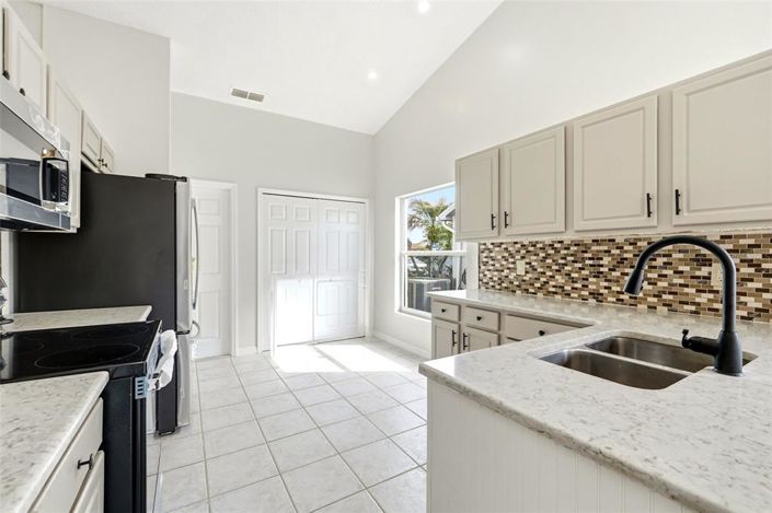 Image No.17-4 Bed House for sale