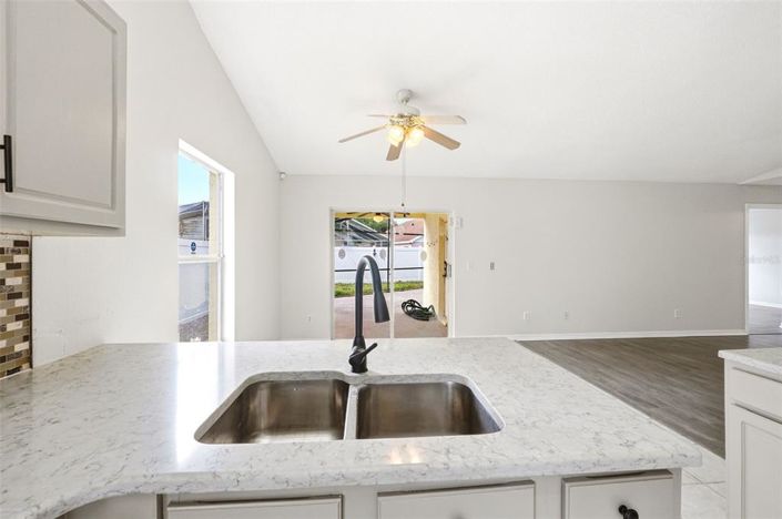 Image No.18-4 Bed House for sale