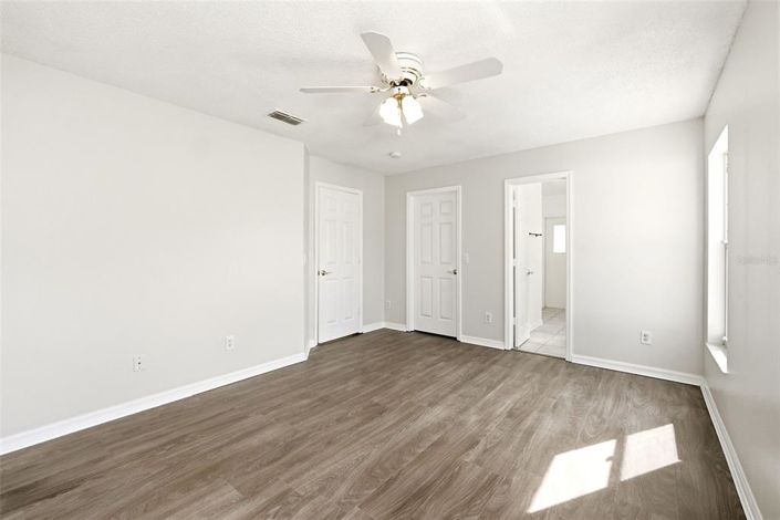 Image No.25-4 Bed House for sale