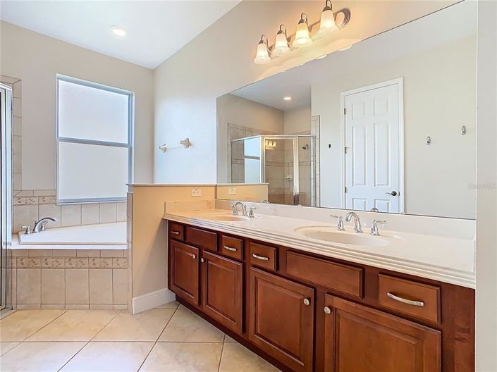 Image No.21-3 Bed House for sale