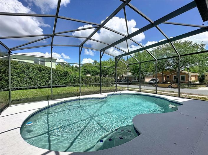 Image No.18-4 Bed House for sale