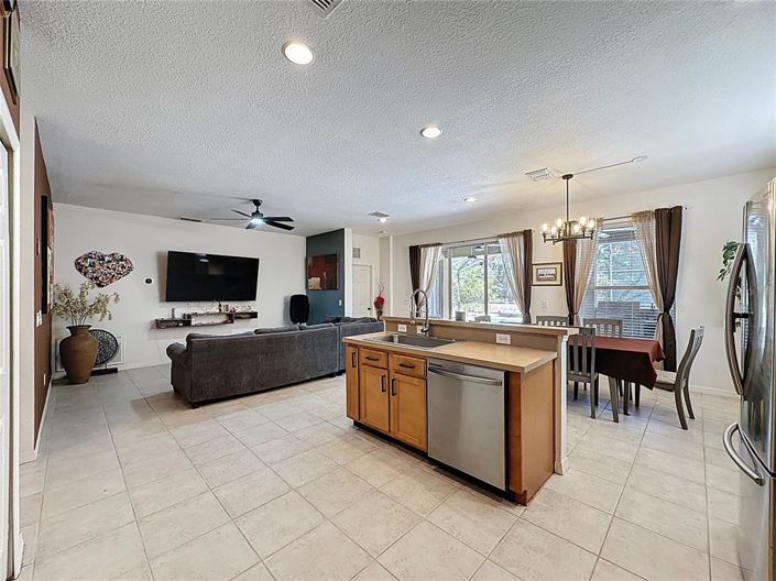 Image No.17-6 Bed House for sale