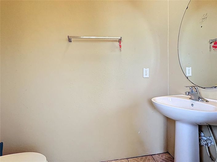 Image No.8-6 Bed House for sale