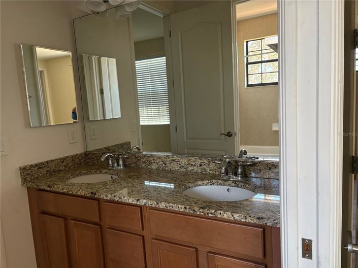 Image No.10-5 Bed House for sale