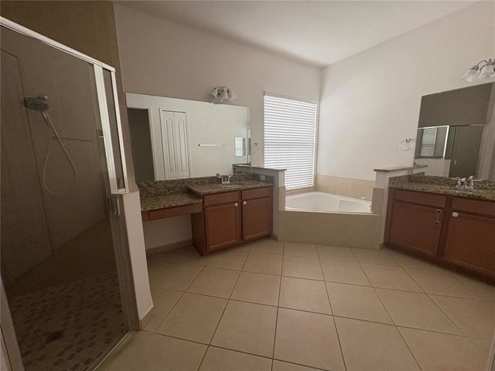 Image No.6-5 Bed House for sale