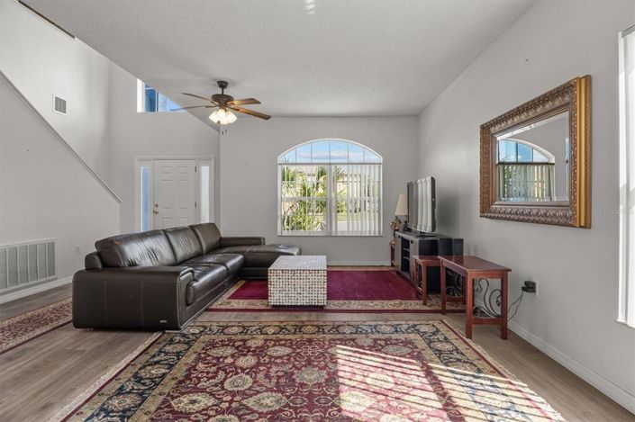 Image No.2-4 Bed House for sale