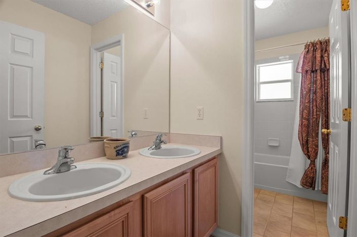 Image No.22-4 Bed House for sale