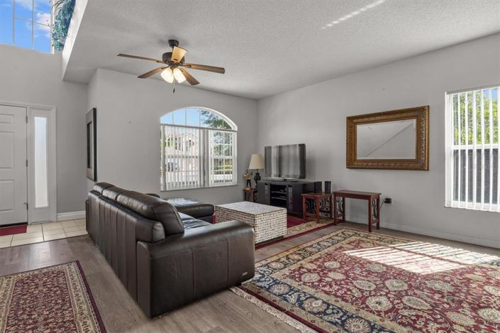 Image No.3-4 Bed House for sale