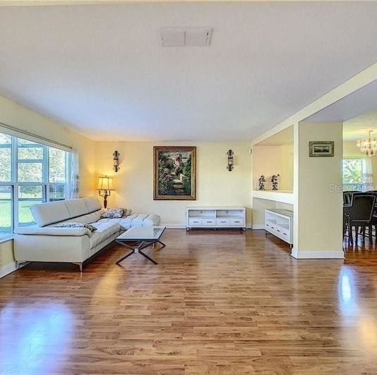 Image No.3-4 Bed House for sale