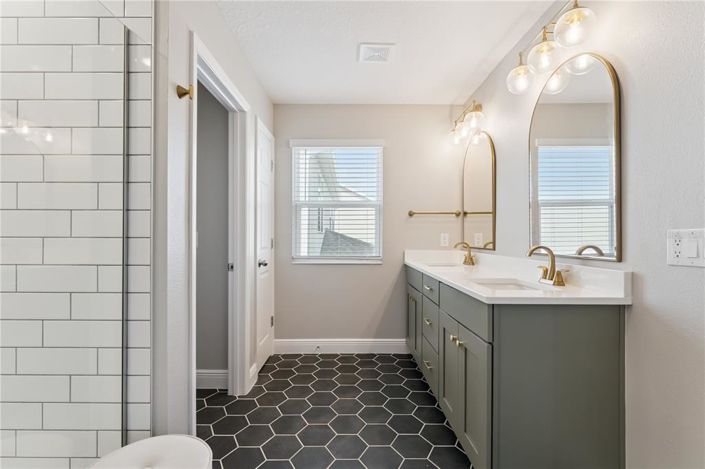 Image No.30-5 Bed House for sale