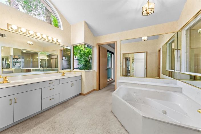 Image No.52-4 Bed House for sale