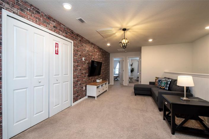 Image No.18-5 Bed Townhouse for sale