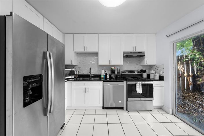 Image No.10-2 Bed House for sale