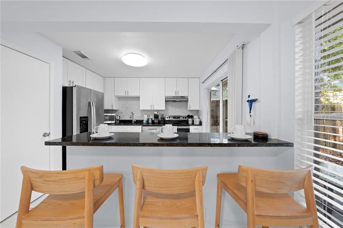 Image No.11-2 Bed House for sale