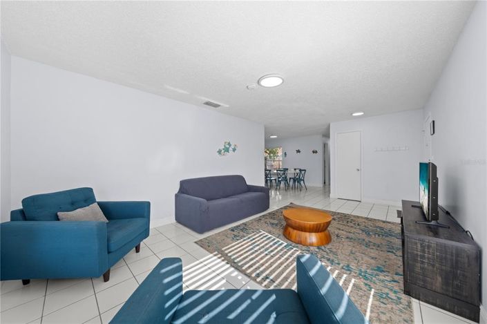 Image No.5-2 Bed House for sale