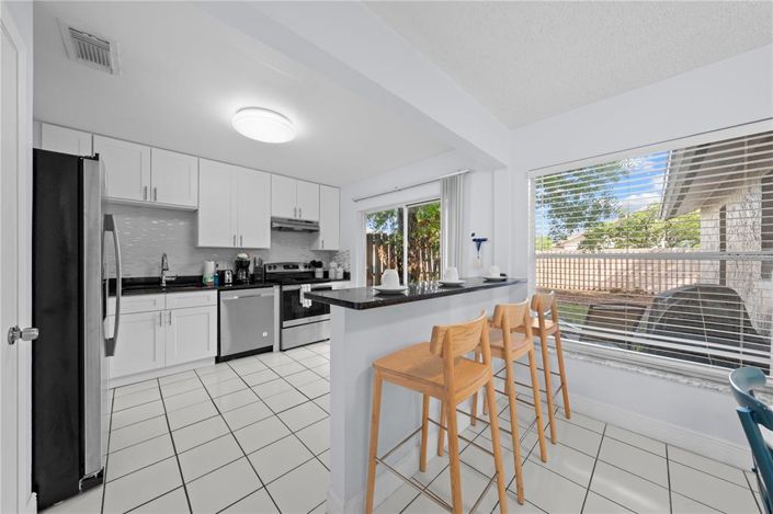 Image No.8-2 Bed House for sale