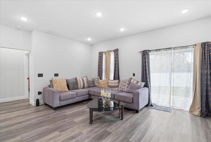 Image No.16-4 Bed House for sale