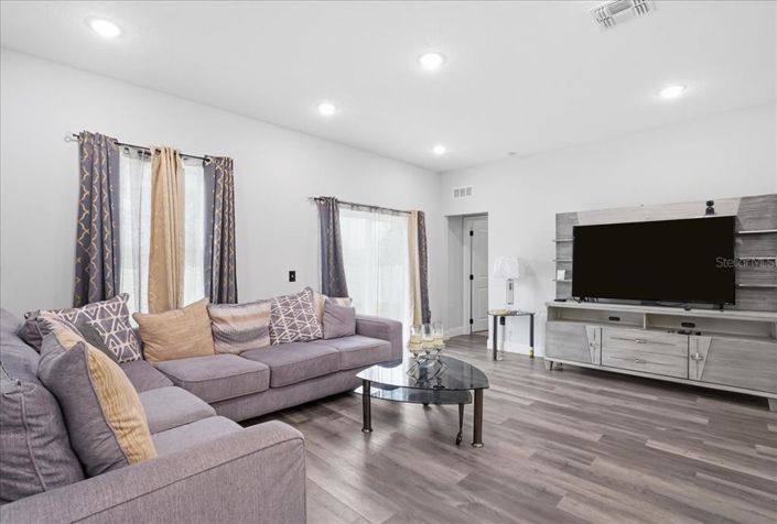 Image No.18-4 Bed House for sale