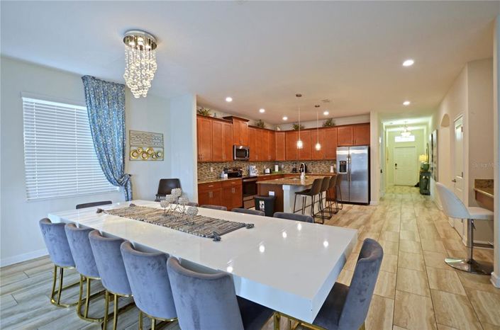 Image No.18-6 Bed House for sale