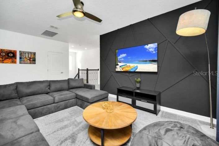 Image No.8-6 Bed House for sale