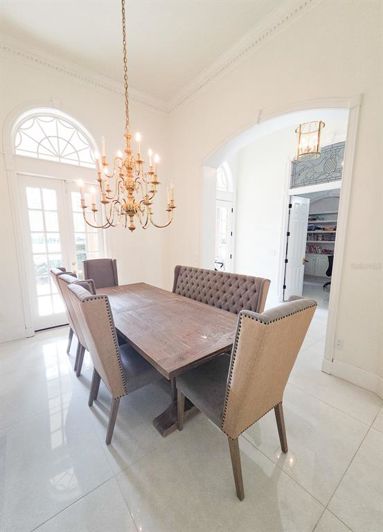 Image No.8-5 Bed House for sale
