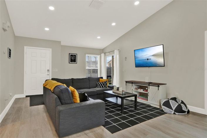 Image No.10-3 Bed House for sale