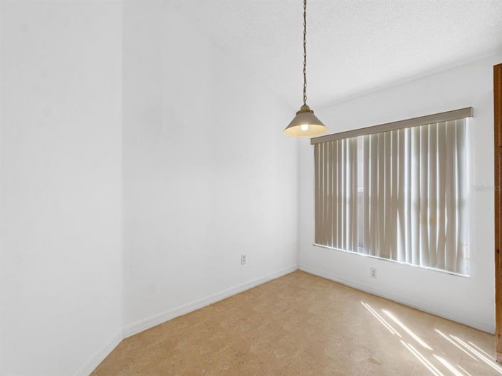 Image No.18-5 Bed House for sale