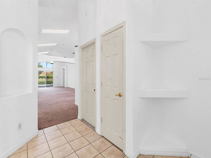 Image No.8-5 Bed House for sale