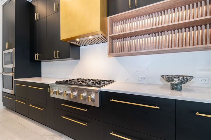 Image No.16-4 Bed House for sale