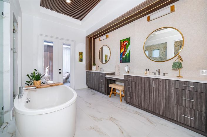 Image No.22-4 Bed House for sale