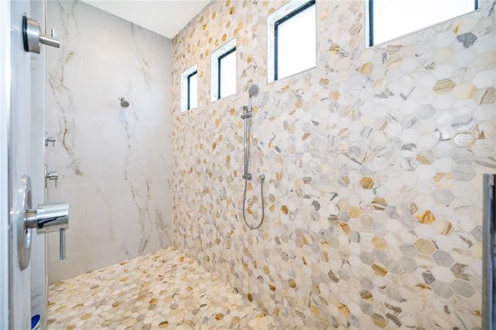 Image No.24-4 Bed House for sale