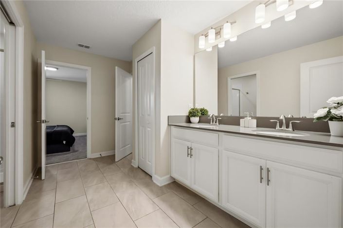 Image No.13-8 Bed House for sale