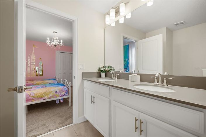 Image No.21-8 Bed House for sale