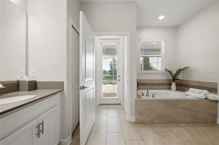 Image No.26-8 Bed House for sale