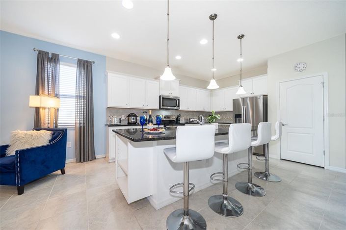 Image No.7-8 Bed House for sale