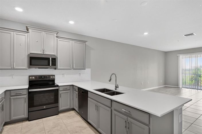 Image No.10-3 Bed Apartment for sale