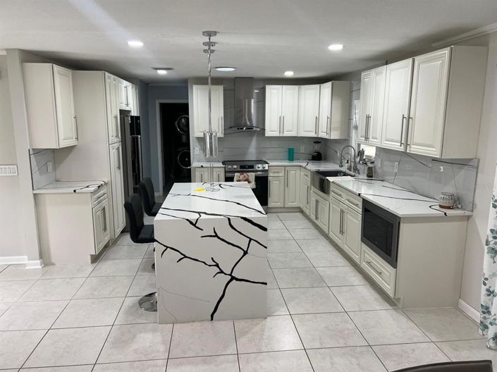 Image No.4-5 Bed House for sale