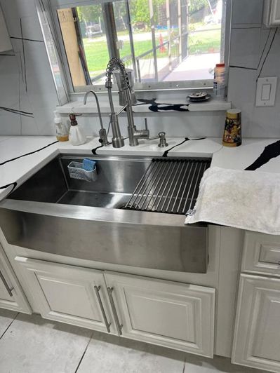 Image No.8-5 Bed House for sale