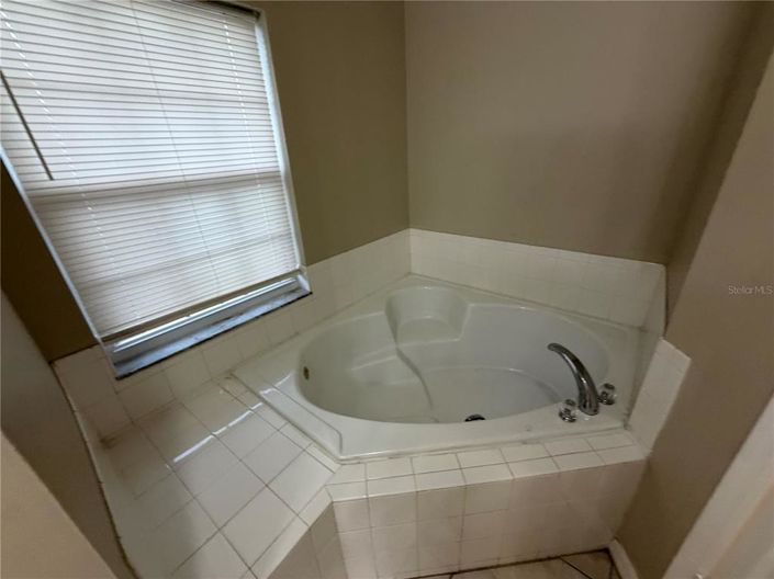 Image No.17-3 Bed House for sale