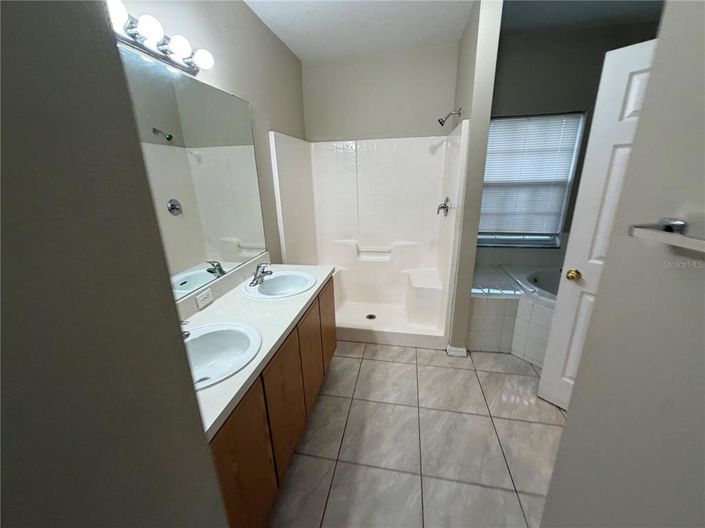 Image No.18-3 Bed House for sale