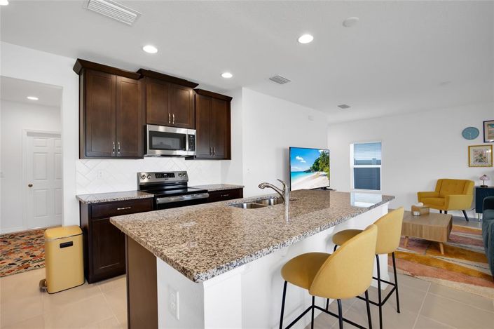 Image No.18-4 Bed House for sale