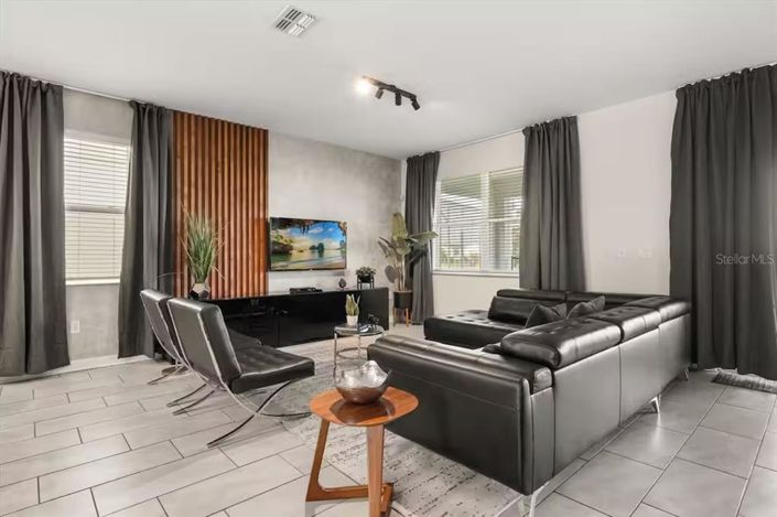 Image No.4-9 Bed House for sale