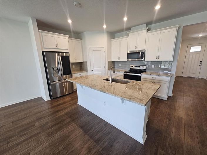 Image No.6-4 Bed House for sale