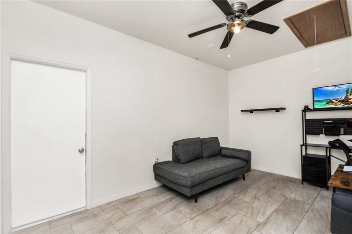 Image No.15-3 Bed House for sale