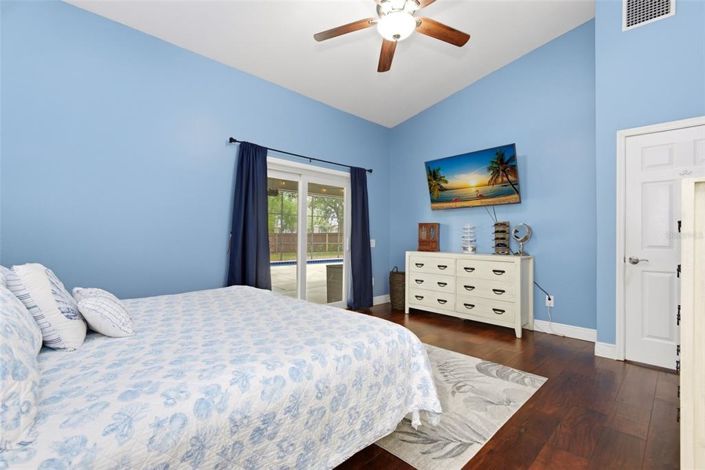 Image No.25-4 Bed House for sale