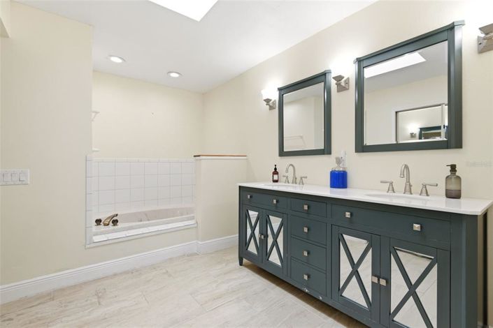 Image No.26-4 Bed House for sale