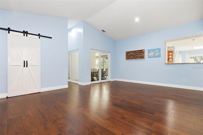 Image No.8-4 Bed House for sale