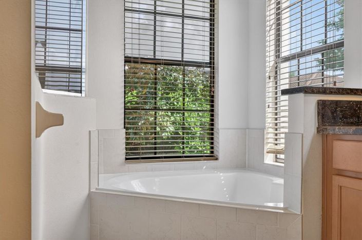 Image No.30-4 Bed House for sale