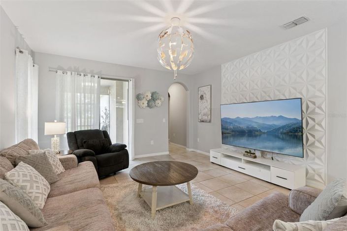 Image No.10-3 Bed House for sale